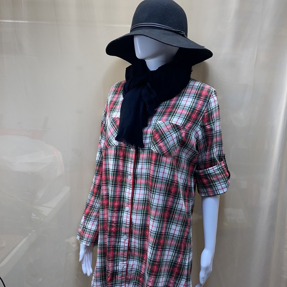 VICTORIA SECRET PLAID COLLARED BUTTON DOWN 2/3 SLEEVE PJS